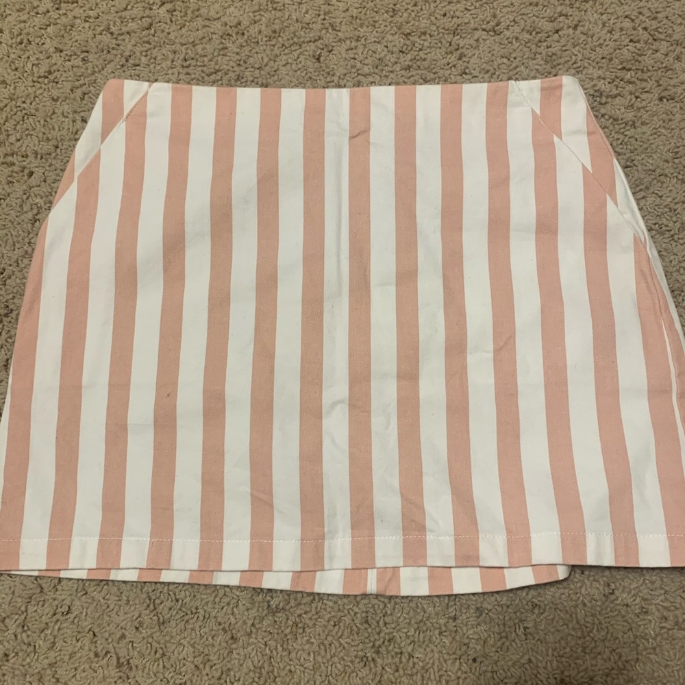 pink & white striped skirt 🌟